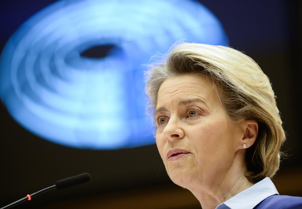 La presidenta de la Comisión Europea, Ursula von der Leyen, durante el debate en la Eurocámara este miércoles. La presidenta de la Comisión Europea, Ursula von der Leyen, durante el debate en la Eurocámara este miércoles.