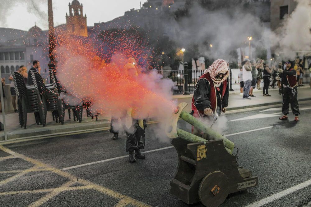 Las Fiestas de la Reconquista llenan las calles de olor a pólvora