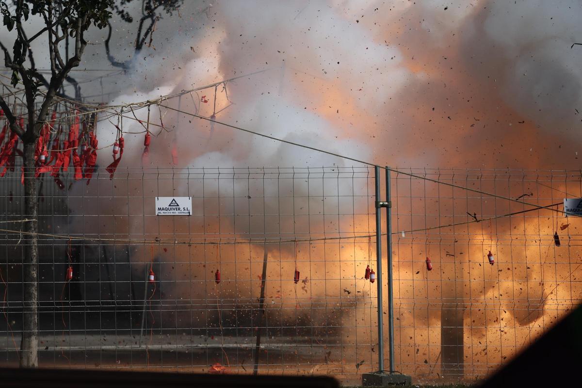 Galería de imágenes: Mascletà del jueves 12 de marzo en la Magdalena