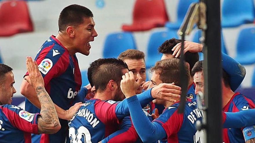 El Levante UD conecta con los diez primeros tras remontar con goles de Melero y Morales