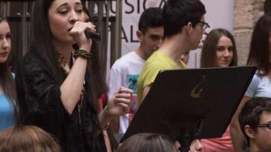 Más de 350 músicos y alumnos cantan por la educación musical