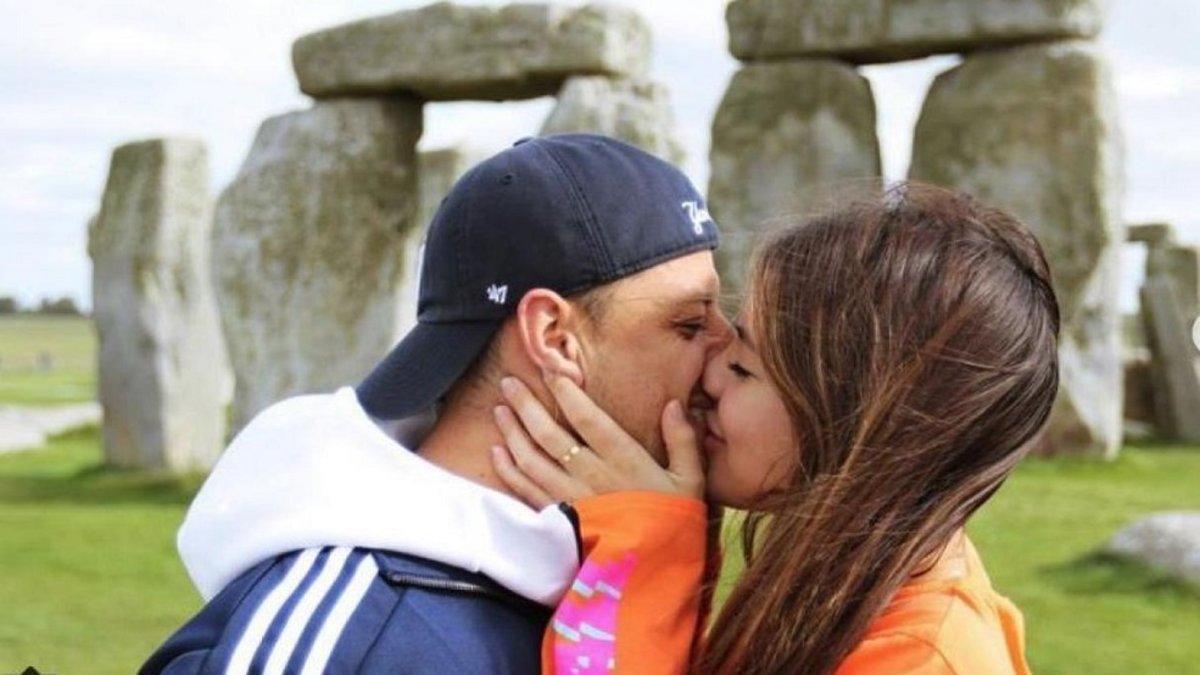 Chicharito y Sarah Kohan desvelan el sexo de su bebé en Instagram | Instagram