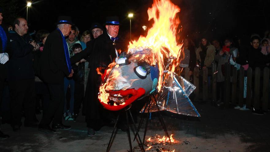 Carnaval en Ibiza: Un entierro que sigue muy vivo en el Parque de la Paz