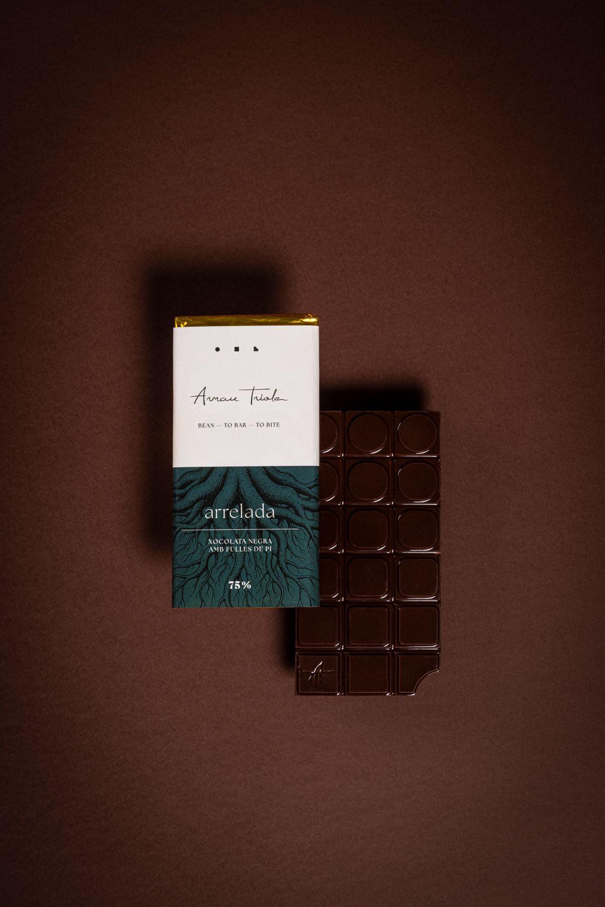 Una rajola de xocolata negra d'Arnau Triola