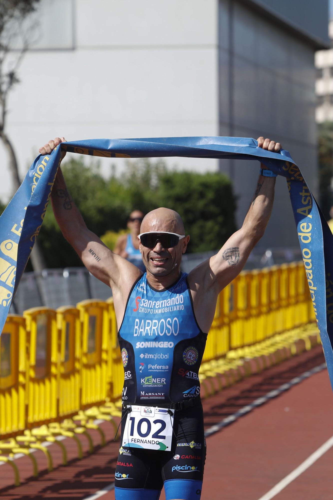 EN IMÁGENES: Barroso y Tenreiro ganan el triatlón del Santa Olaya