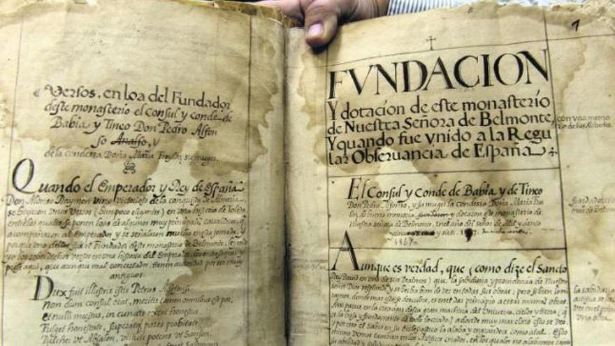 Páginas manuscritas del tumbo de Belmonte, que inicia su historia en 1602.