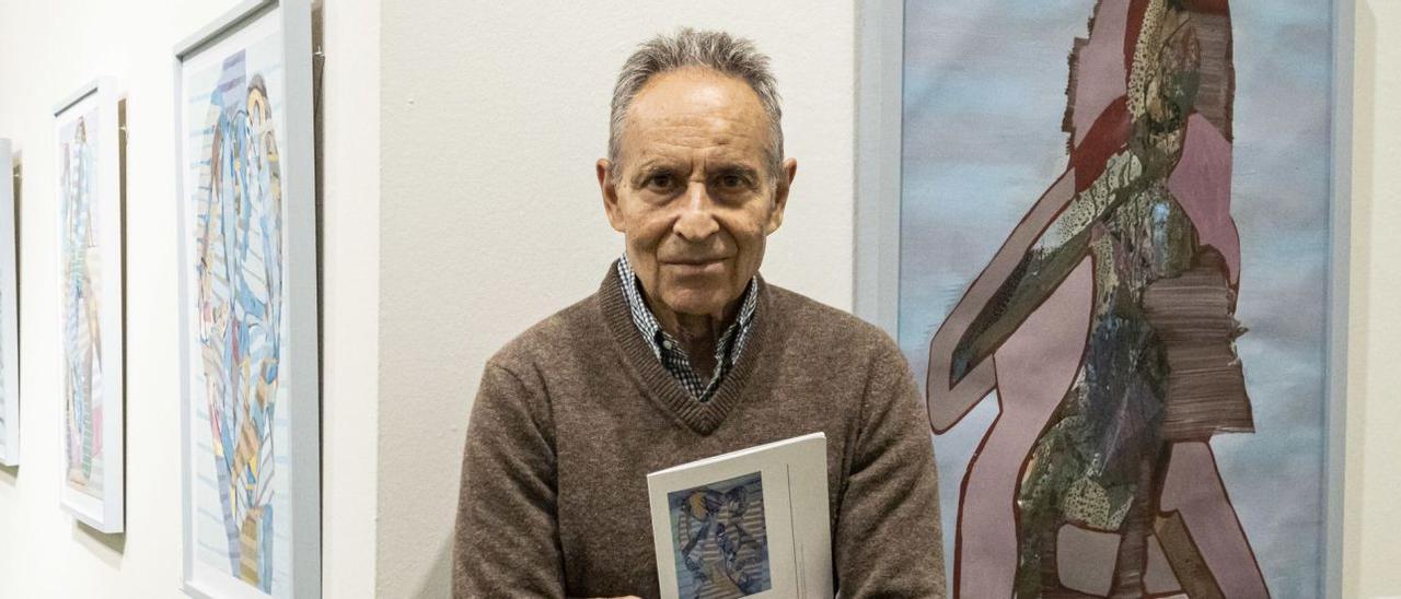 Juan Gomila, en la sala de exposiciones de la Universidad.