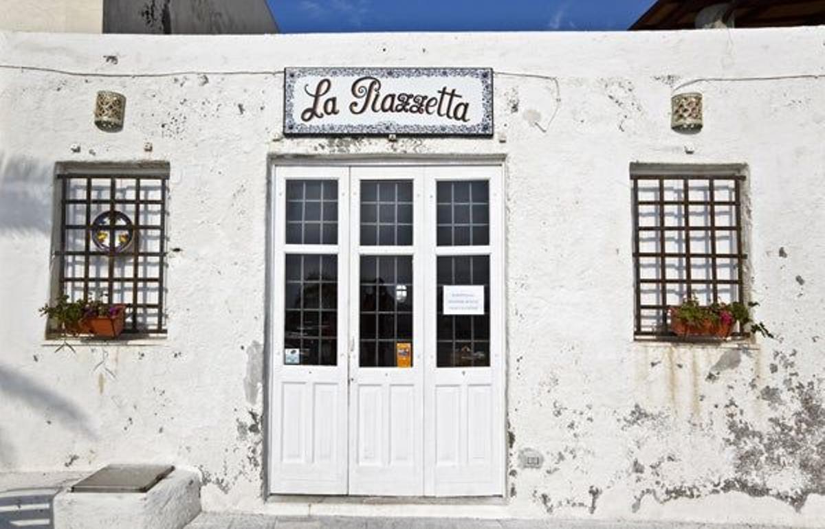 Salina, con su amplia red de senderos entre viñedos y huertos de alcaparras, es también famosa por