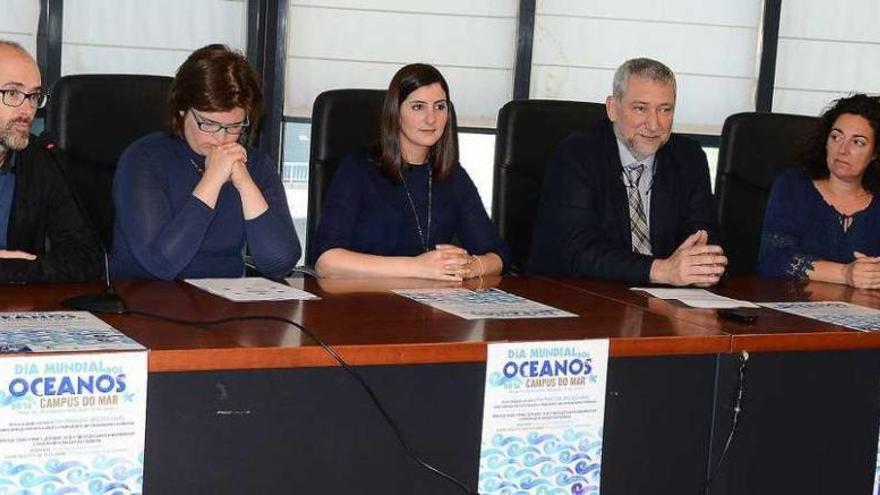 Odilo Barreiro,Sandra Mosquera, Leticia Santos, Jesús Souza y María Ortega, ayer en Moaña. // G.N.