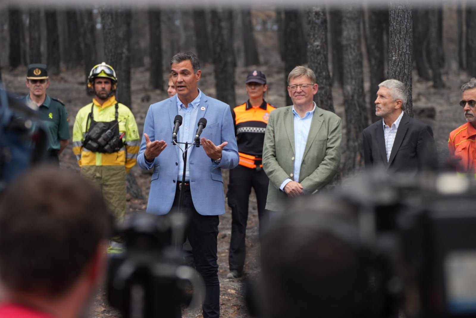 Las imágenes de la visita de Pedro Sánchez a la zona del incendio de Bejís