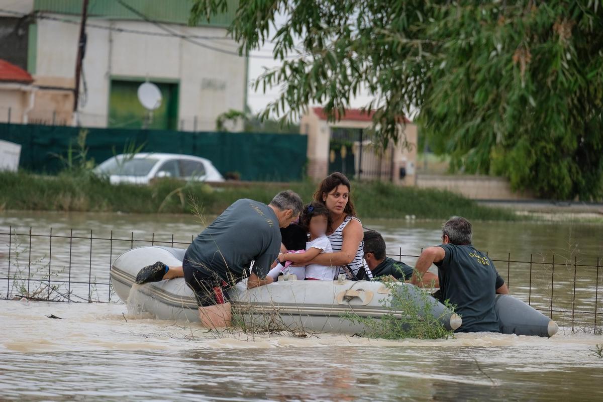 Un rescate durante la dana de 2019 en la huerta de la Vega Baja