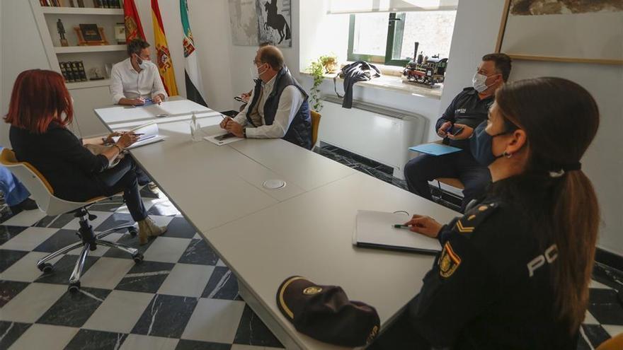 Detenido por intentar agredir con un cuchillo de 20 centímetros en la plaza de Santiago a policías y viandantes