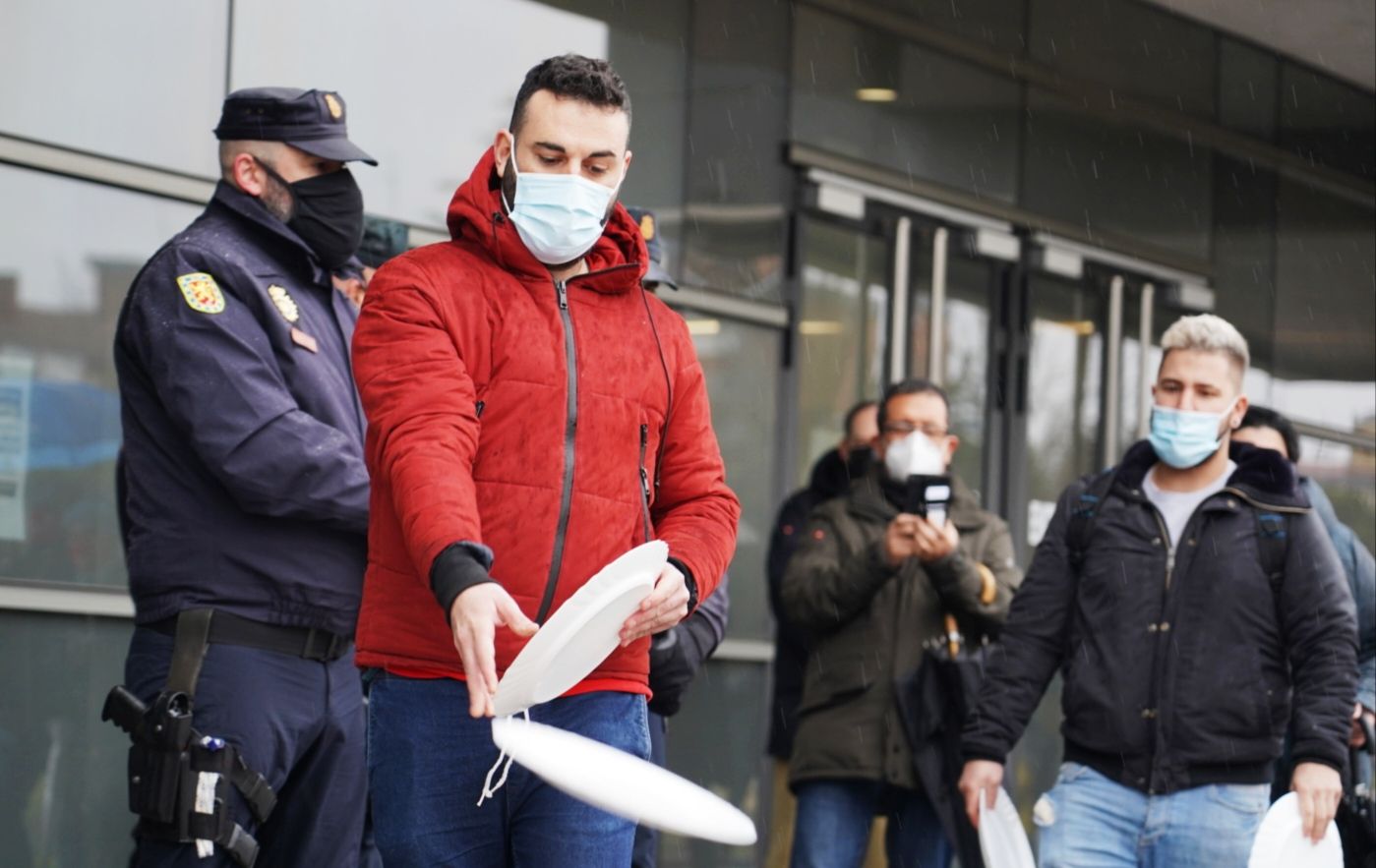 El sector hostelero de Castilla y León rompe platos en protesta por su situación frente al COVID