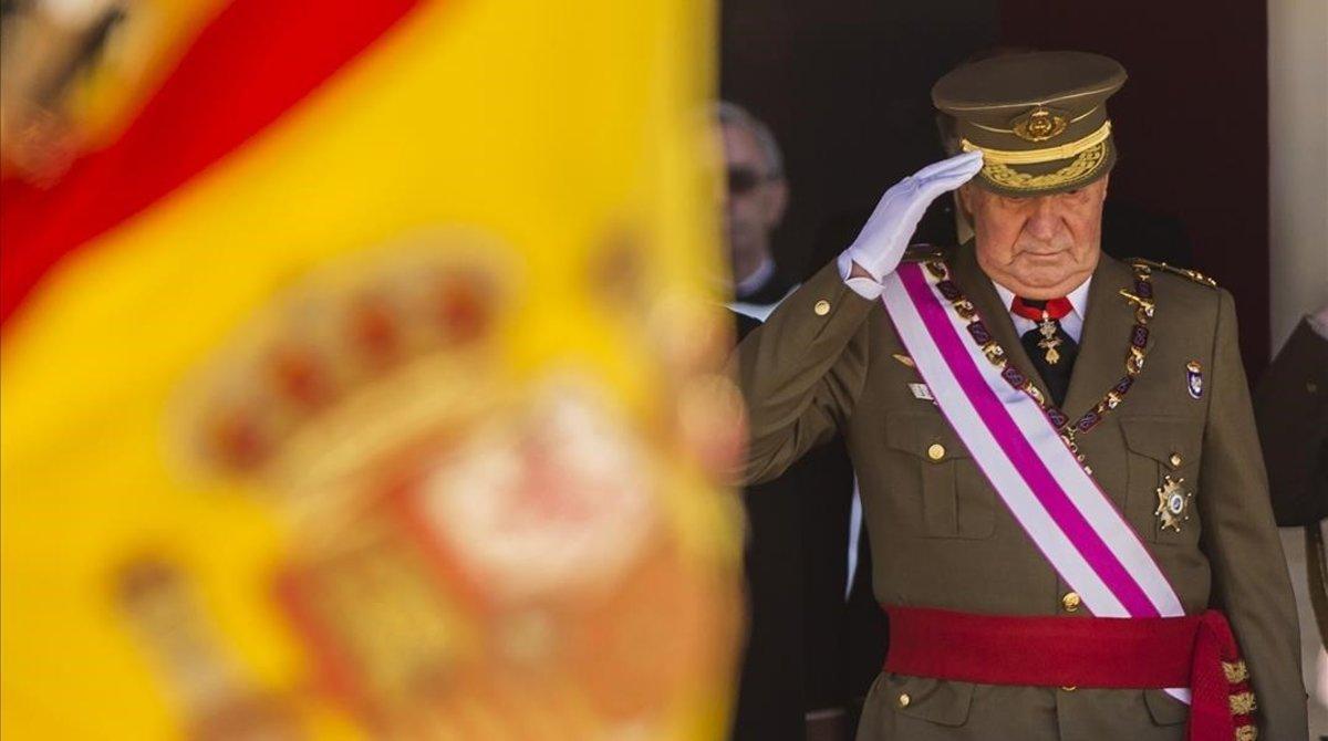 El rey Juan Carlos en un acto militar en San Lorenzo del Escorial, en junio del 2014.