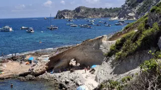 El daño a la posidonia sale a flote: nuevo fin de semana de fondeos sin control en Xàbia