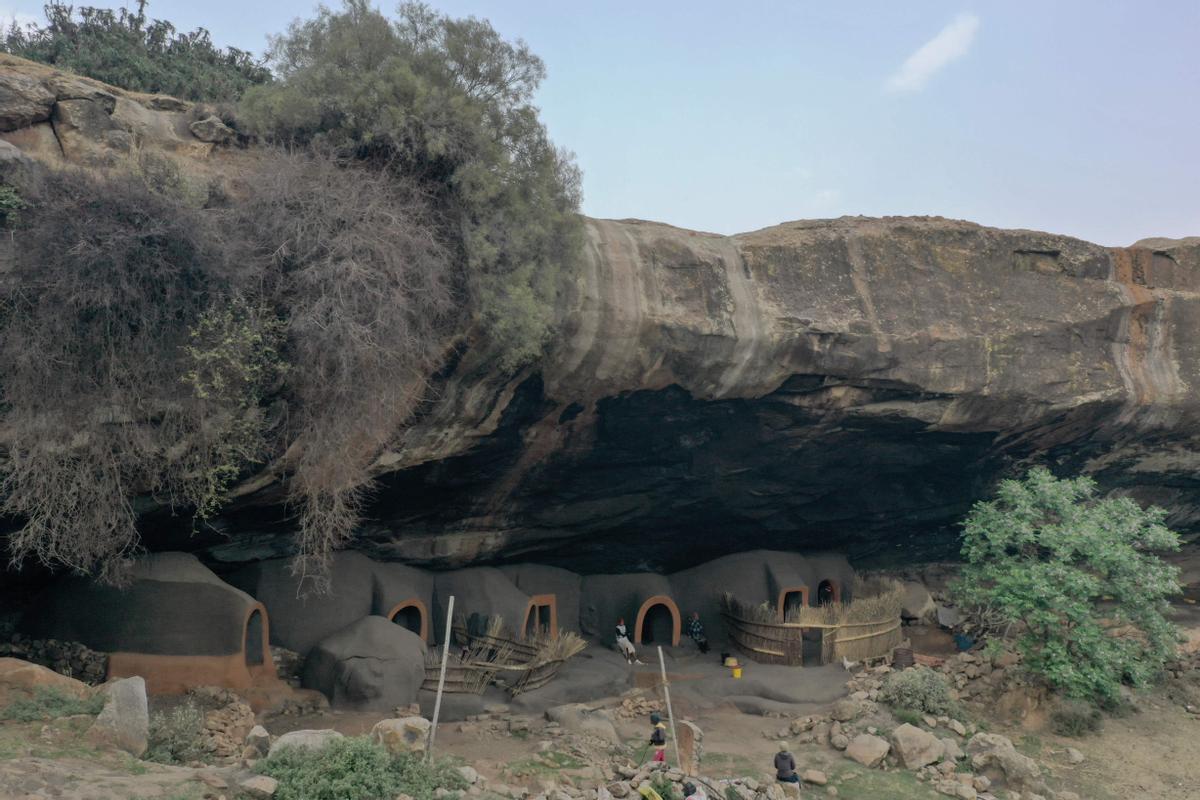 Los últimos habitantes de las cuevas de Kome, en Lesotho