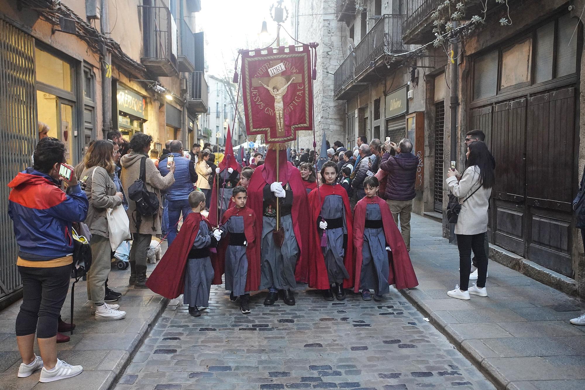 Els Manaies de Girona lliuren el penó a Narcís Reixach enmig de l’emoció de la normalitat