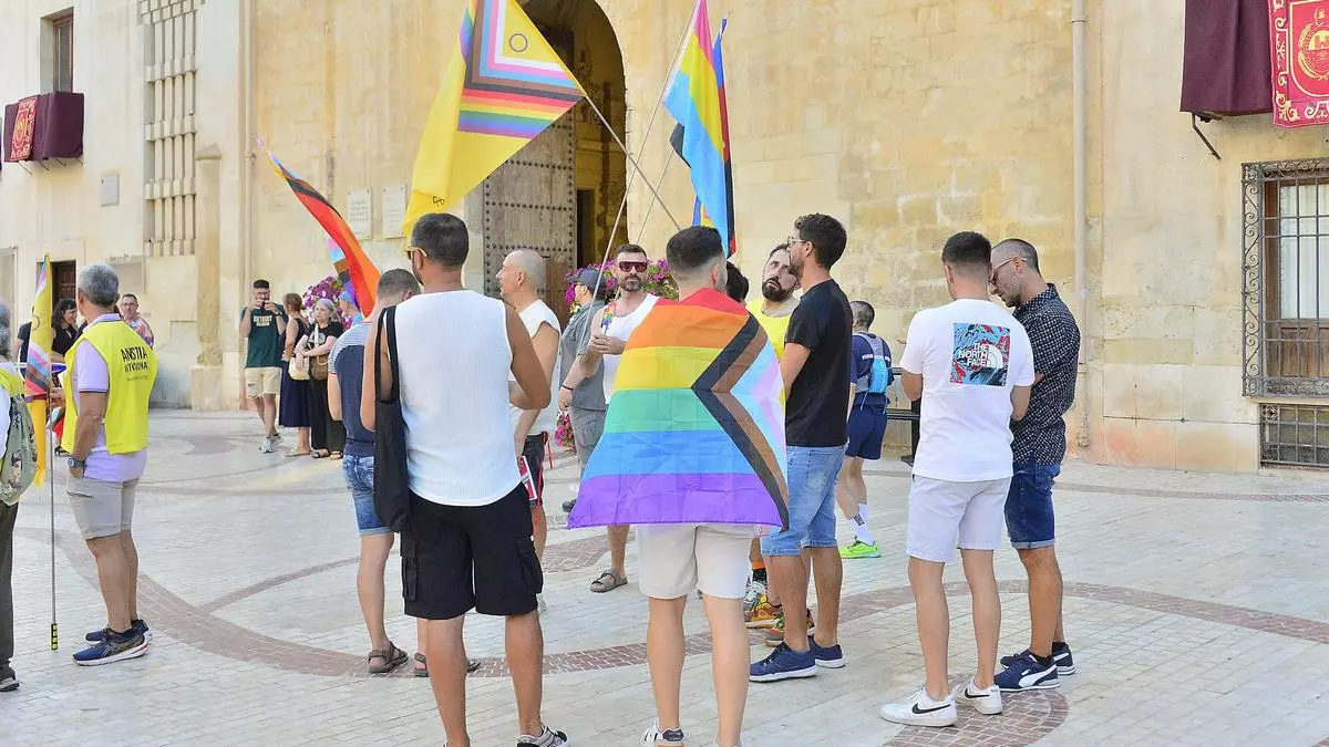 Los jóvenes son cada vez menos monógamos y heterosexuales: un 10% prefieren las relaciones abiertas y casi un 8% son bisexuales