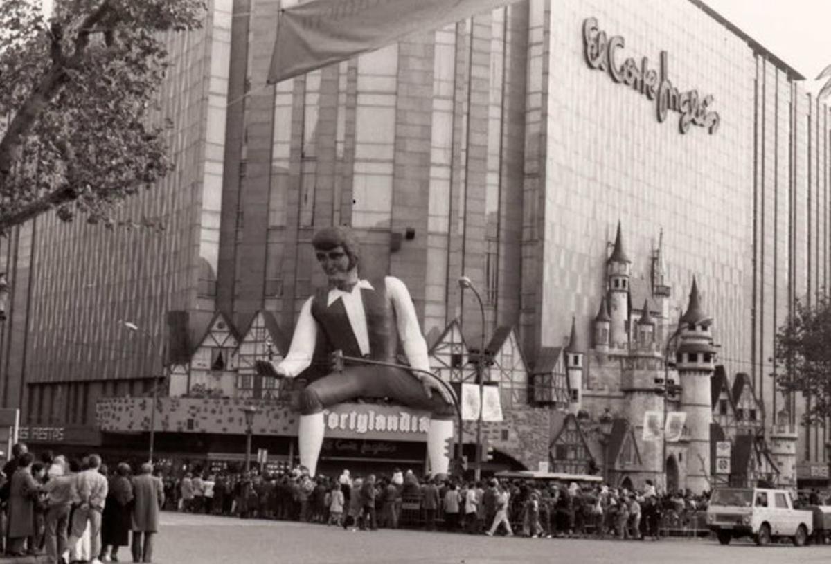 Gulliver en El Corte Inglés de la Plaça de Catalunya, instalado durante las navidades del 1986.