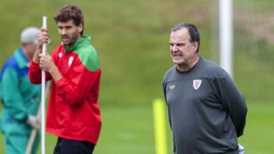 Bronca entre Bielsa y Llorente en Lezama