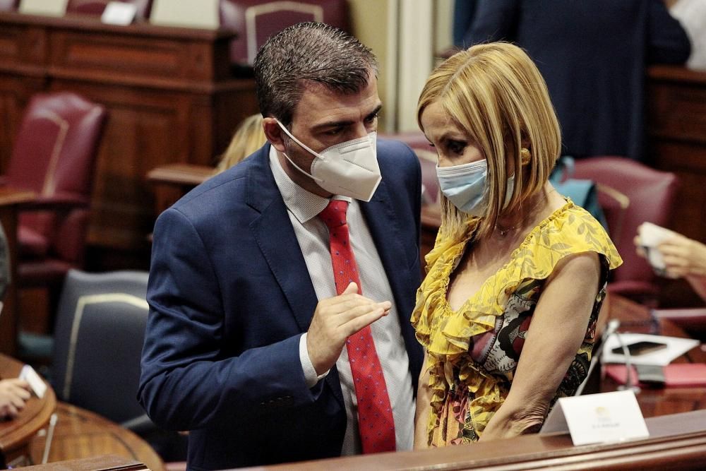 Pleno en el Parlamento de Canarias