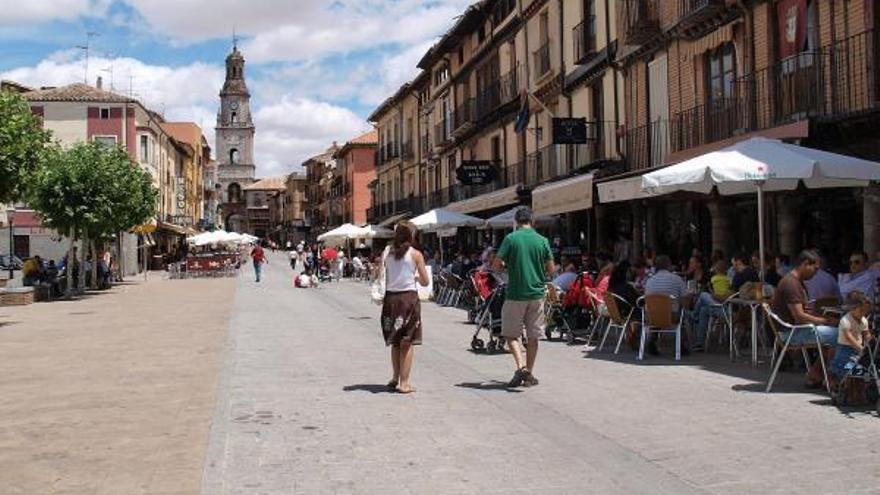 Turistas por las calles de Toro, en Zamora.