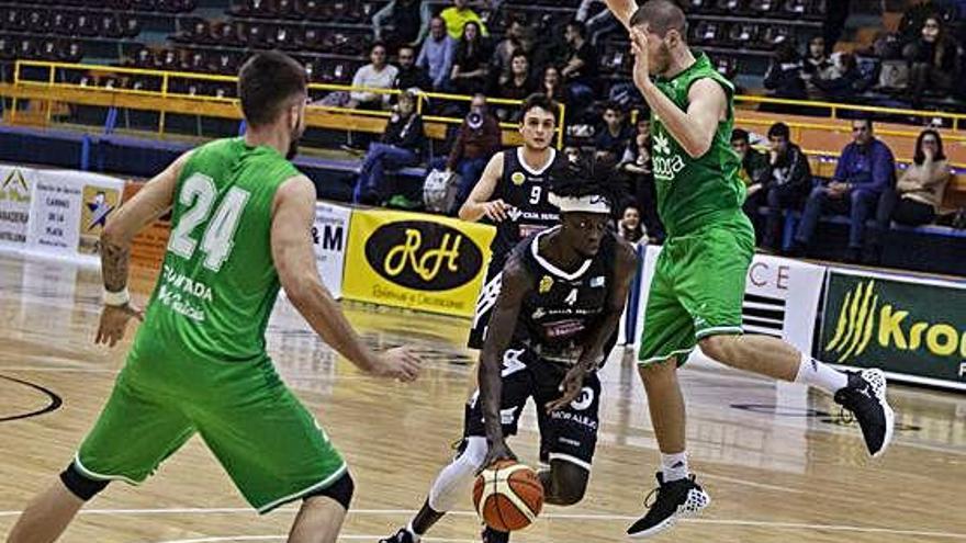 Mbowe, del Caja Rural, en el partido contra Chantada.