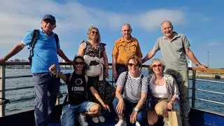 El eclipse marítimo de los 106 mayores de Telefónica de A Coruña: "Quisimos hacerlo en barco porque nos pareció más original"
