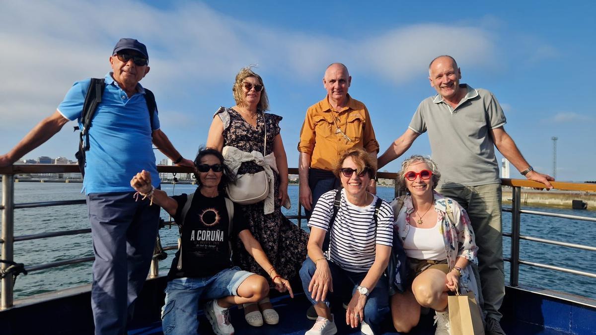 El eclipse marítimo de los 106 mayores de Telefónica de A Coruña: "Quisimos hacerlo en barco porque nos pareció más original"