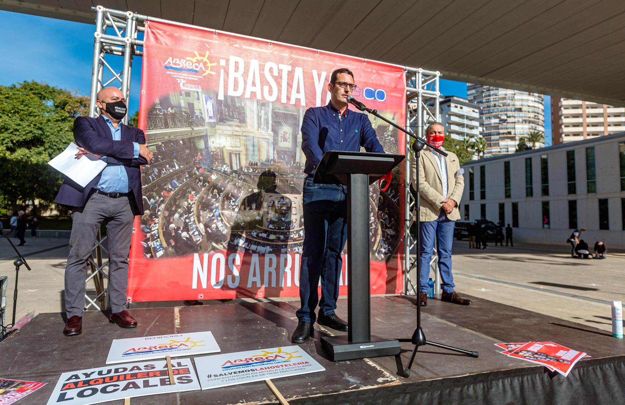 Hosteleros y comerciantes protestan en Benidorm contra las medidas del Gobierno