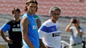 Ibrahimovic y Mourinho, en un entrenamiento con el Inter.