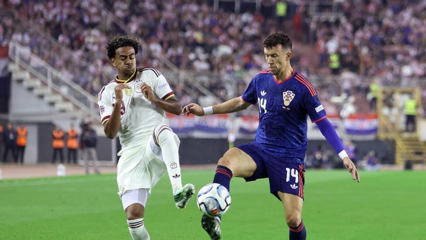 Lamine Yamal abandona el estadio, de vuelta al equipo de Hansi Flick