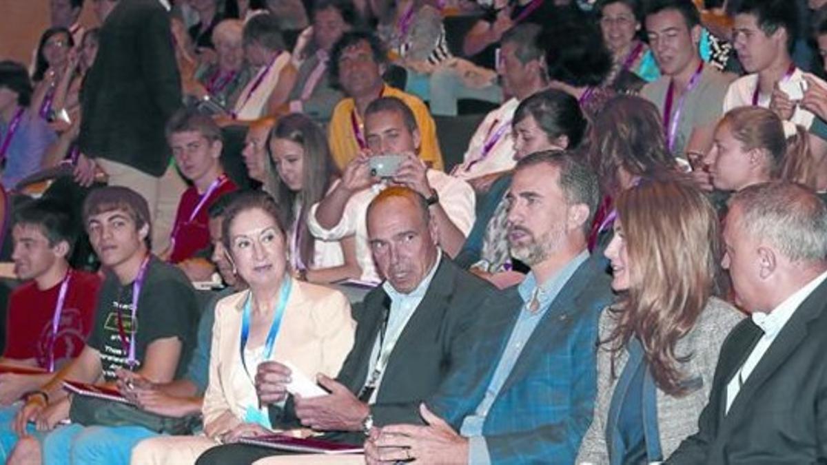 en girona. Antoni Esteve, entre el Príncipe y la ministra Pastor, en el Fórum Impulsa, en junio del 2013.