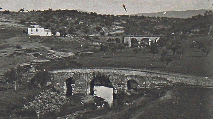 Toma del puente del arroyo Pedroche, a principios del siglo XX.