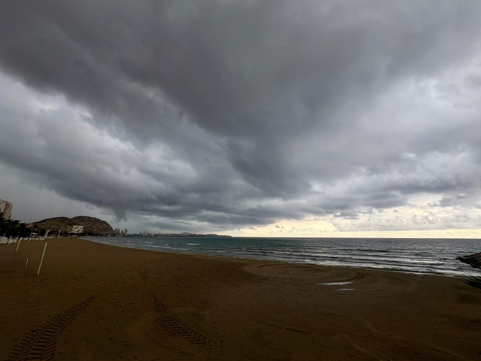 La dana Alice llega a la ciudad de Alicante