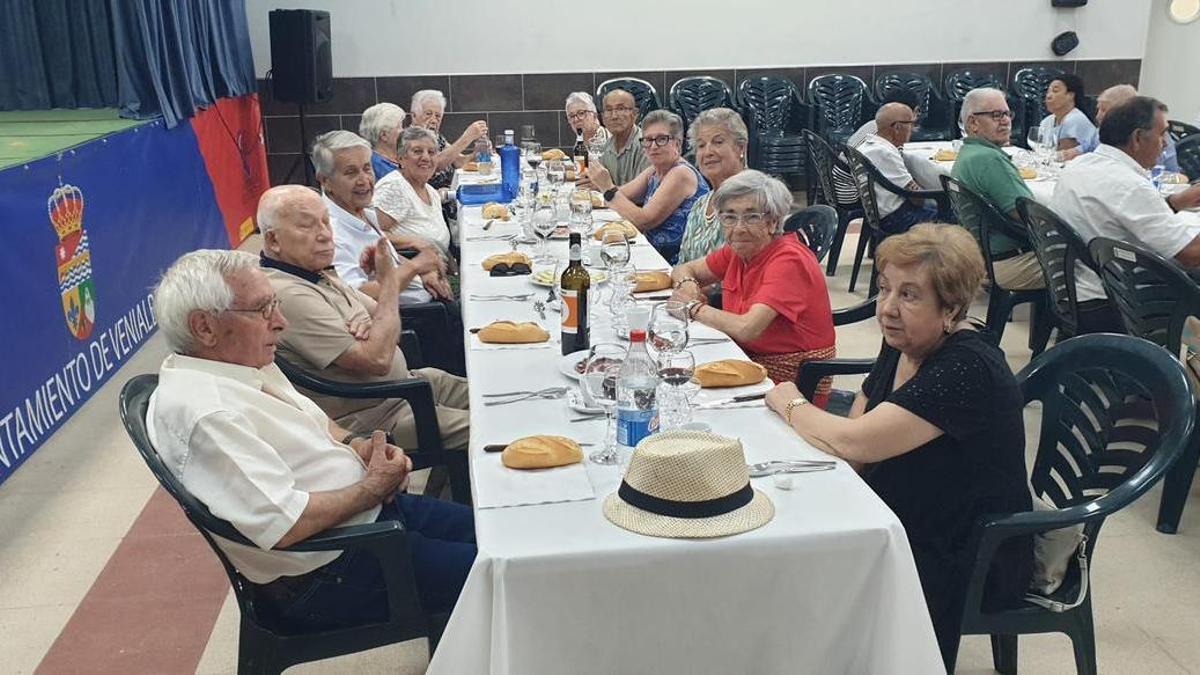La asociación de jubilados de Venialbo honran a San joaquín y Santa Ana