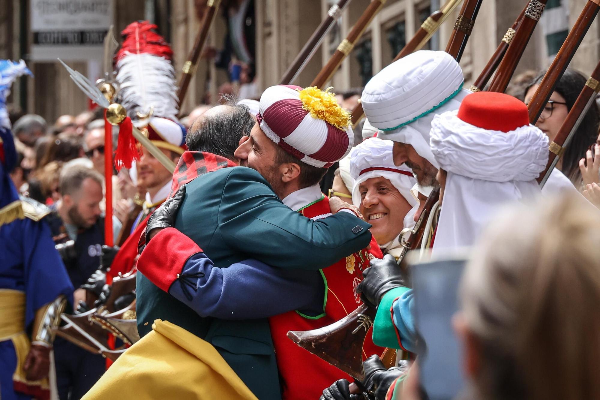 La Gloria anticipa la alegría y el color de los Moros y Cristianos de Alcoy