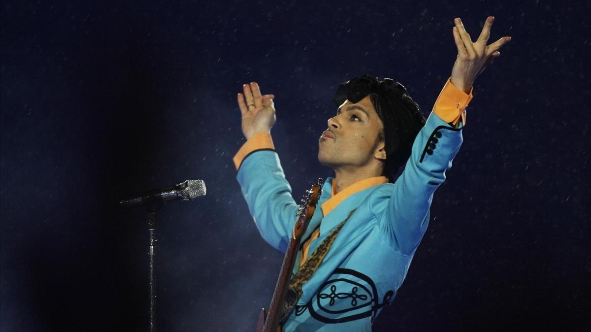 zentauroepp33662488 file  in this feb  4  2007  file photo  prince performs duri181031111605
