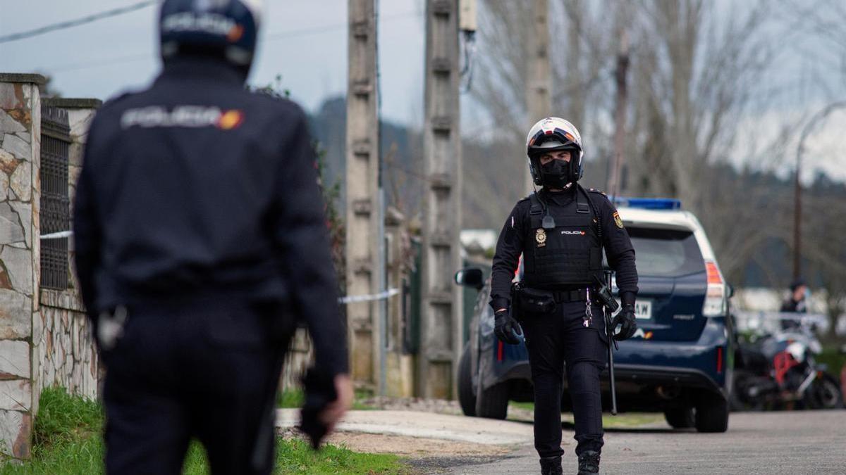 Efectivos de la Policía Nacional investigan en Ourense un crimen machista.