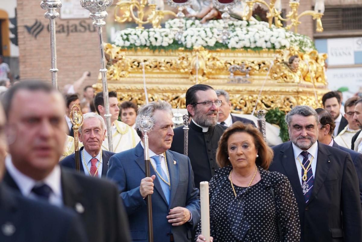 Una procesión con tres pasos para el aniversario del Sagrado Corazón