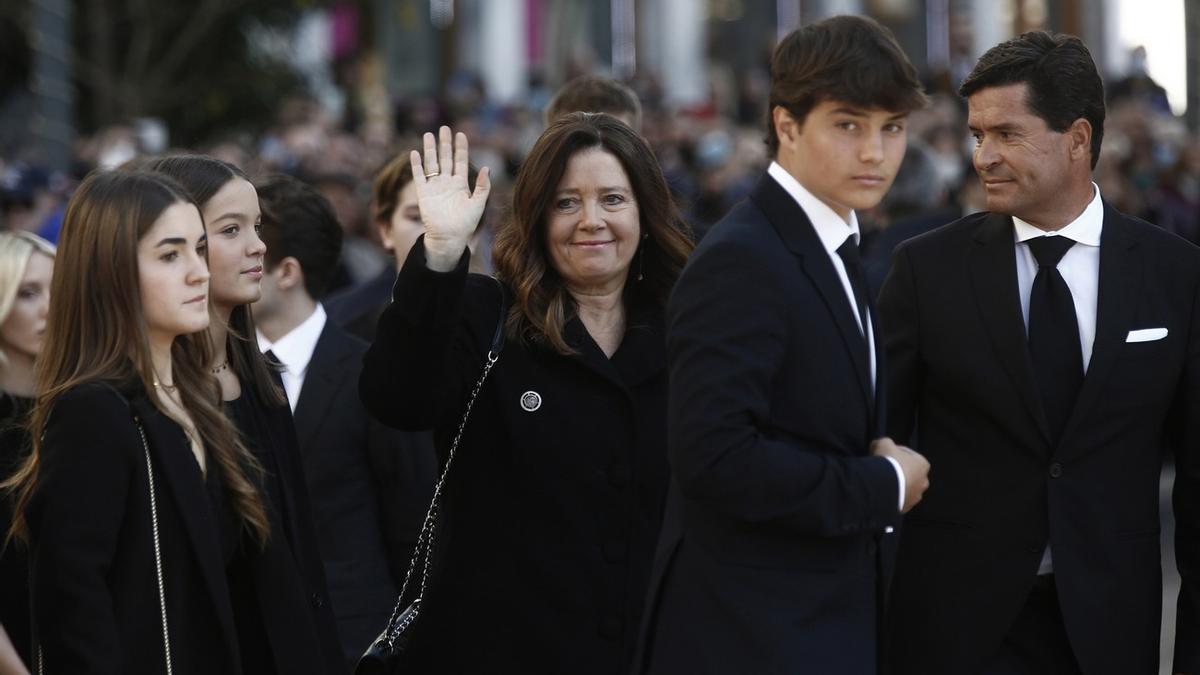 La familia canaria del rey Constantino de Grecia en su funeral.