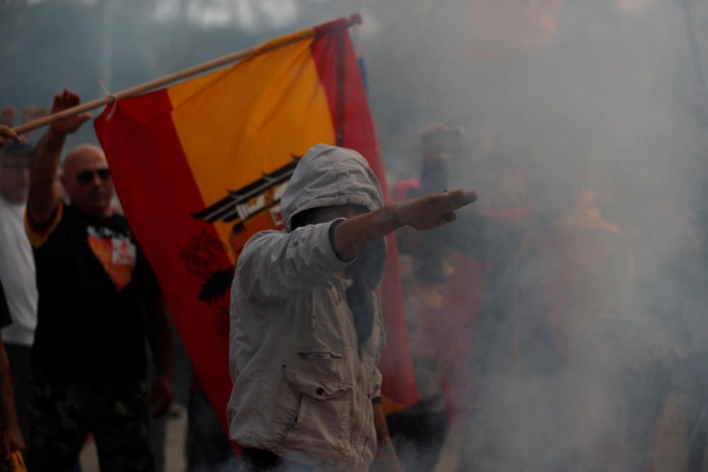 La ultradreta i els antifeixistes es manifesten a Barcelona