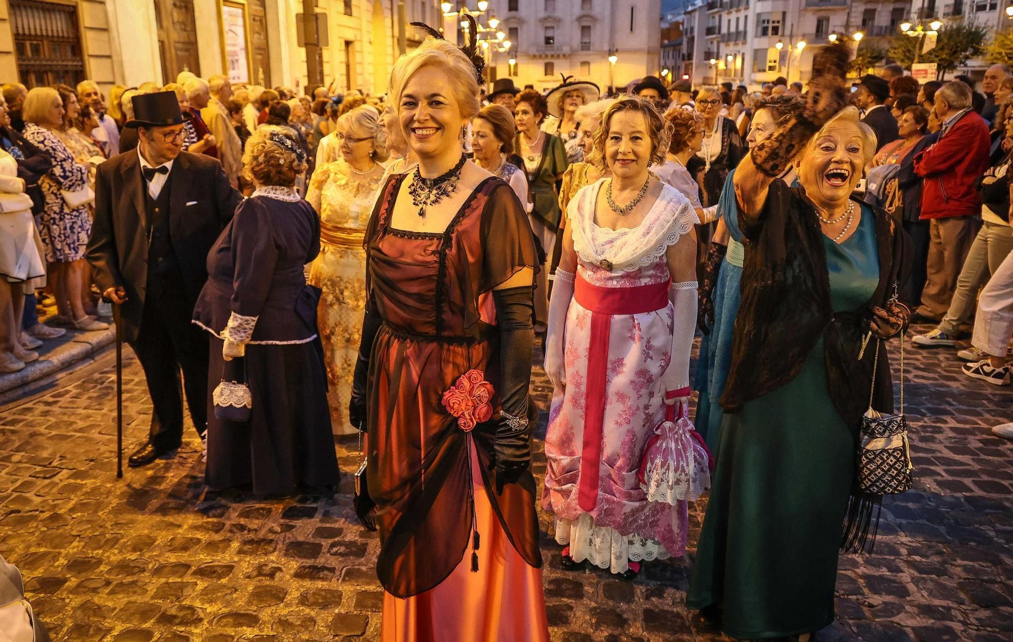 Inicio de la Feria Modernista de Alcoy 2025