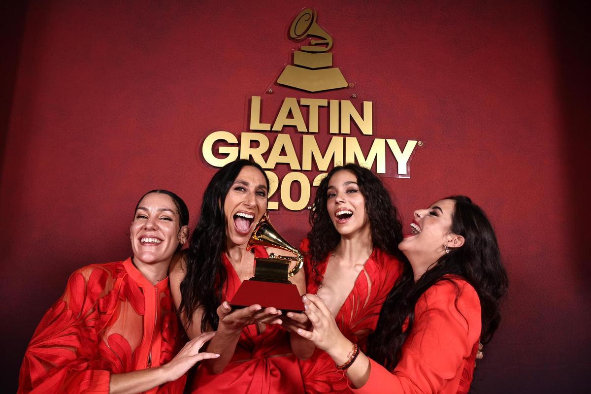 Laura Pacios, segunda por la derecha, con su grupo "Las Migas", ganadoras de un Latin Grammy 2025