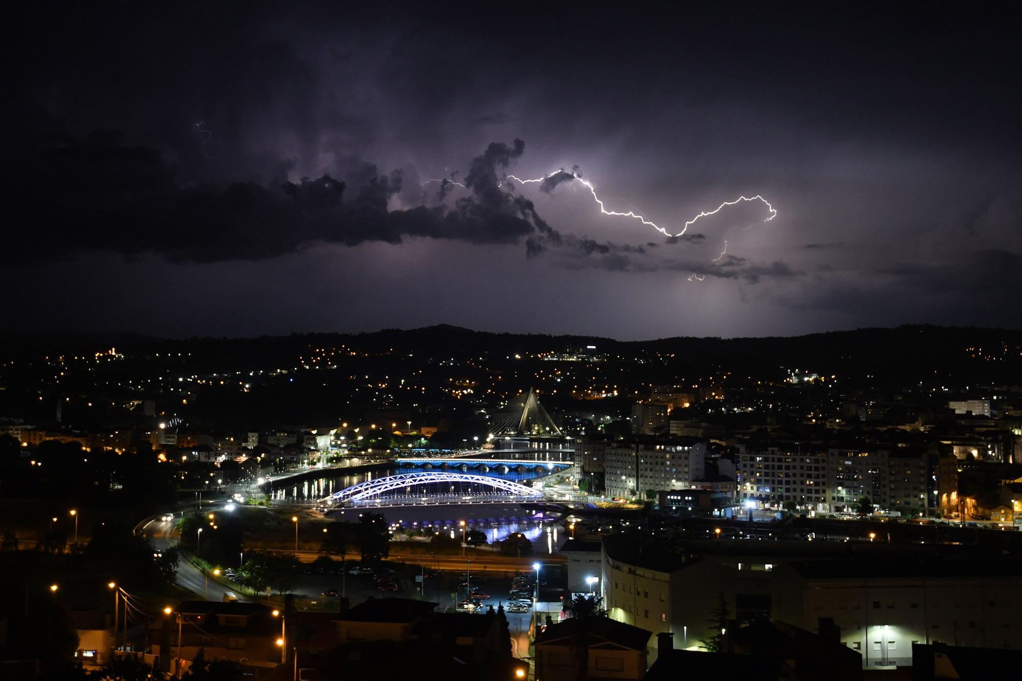 Rayos y centellas: la tormenta se cierne sobre Galicia en pleno junio