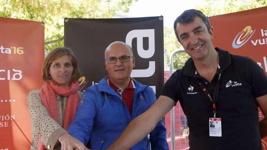 Nava Castro, José Manuel Baltar y Javier Guillén, tras anunciar que la Vuelta saldrá de Ourense en 2016.
