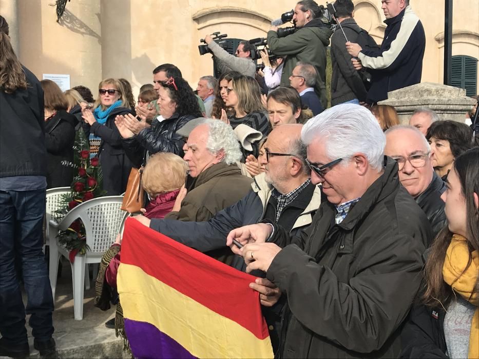 Entregan los restos de las 14 personas identificadas de la fosa de Porreres a sus familiares