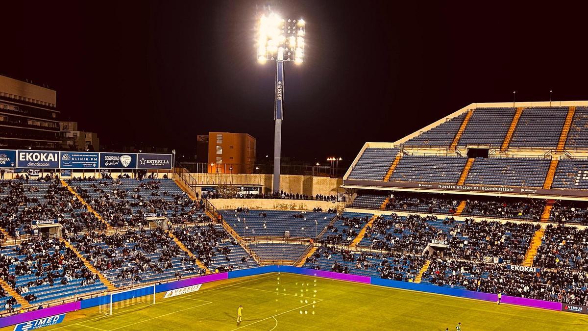 La grada de animación casi vacía durante los incidentes denunciados por la Policía en el Hércules-Betis B.