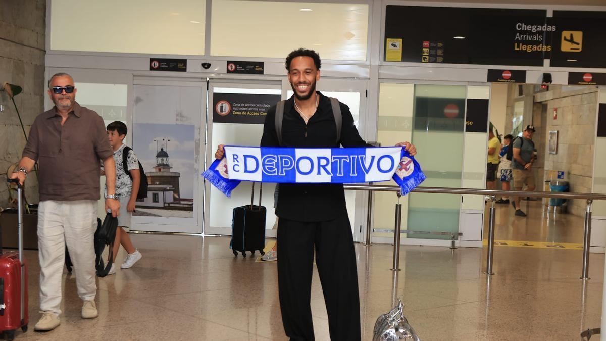 Aubameyang ya pisa la tierra prometida: llega a A Coruña para incorporarse al Deportivo