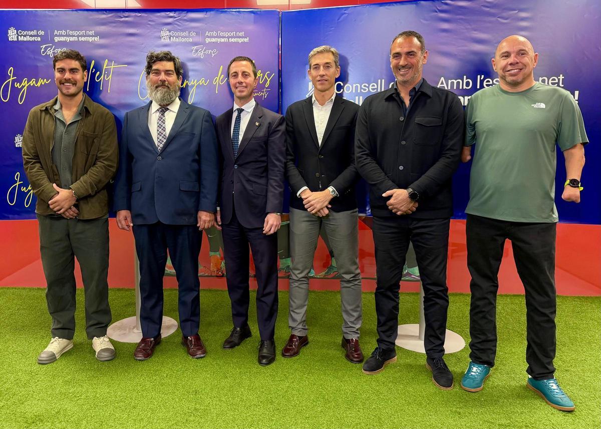 Abdón Prats, Pedro Bestard, Llorenç Galmés, Alfonso Díaz, Toni Prats y Xavi Torres posan juntos en el acto